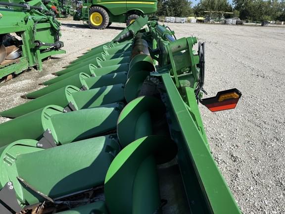 Image of John Deere C12F equipment image 3