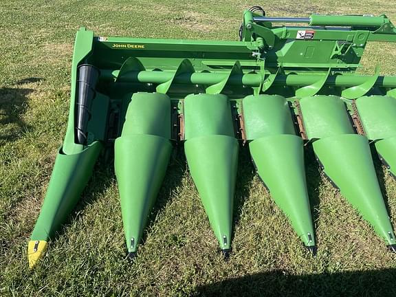 Image of John Deere C12F equipment image 4