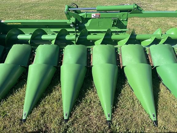Image of John Deere C12F equipment image 3
