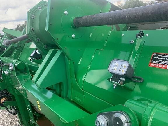 Image of John Deere C12F equipment image 3