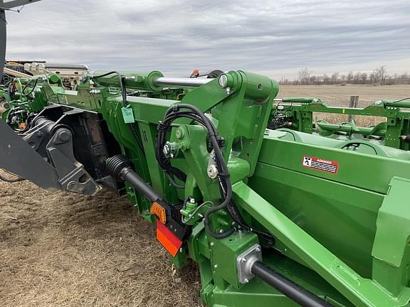 Image of John Deere C12F equipment image 2
