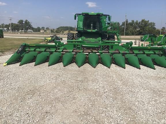 Image of John Deere C12F equipment image 3