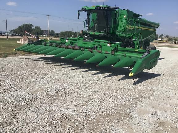 Image of John Deere C12F equipment image 4