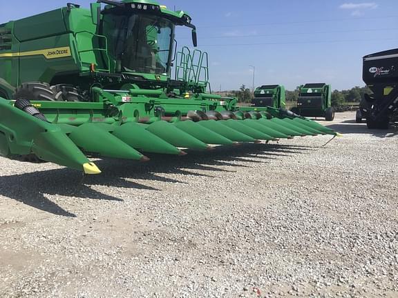 Image of John Deere C12F equipment image 2