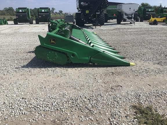 Image of John Deere C12F equipment image 4