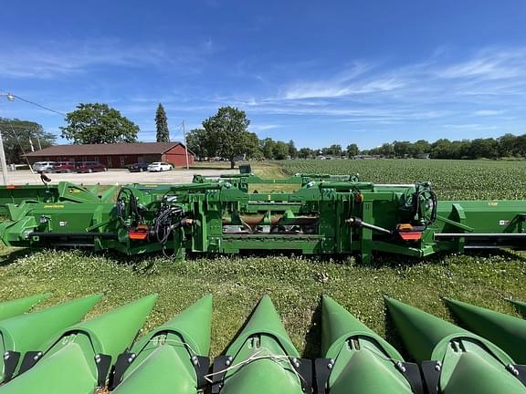 Image of John Deere C12F equipment image 4