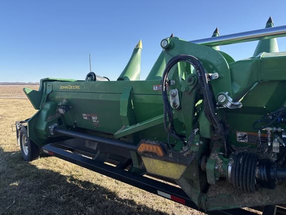 Image of John Deere C12F equipment image 3