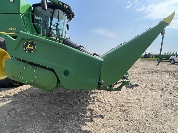 Image of John Deere C12F equipment image 3