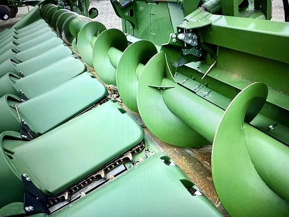 Image of John Deere C12F equipment image 2