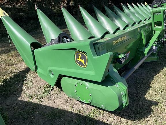 Image of John Deere C12F equipment image 4