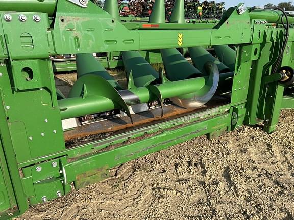 Image of John Deere C12F equipment image 3