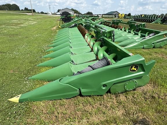 Image of John Deere C12F equipment image 1