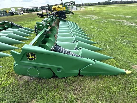 Image of John Deere C12F equipment image 2