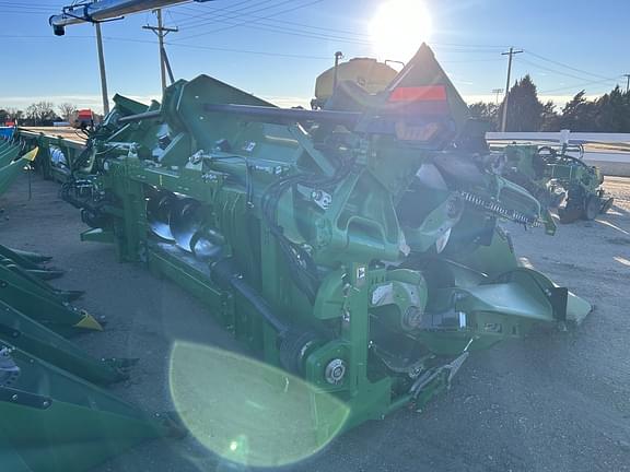 Image of John Deere C12F equipment image 3