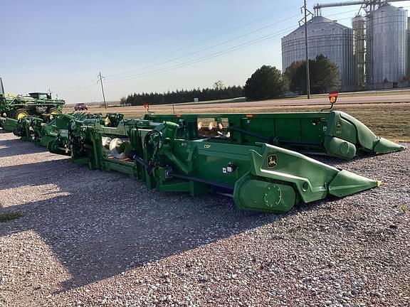 Image of John Deere C12F equipment image 4