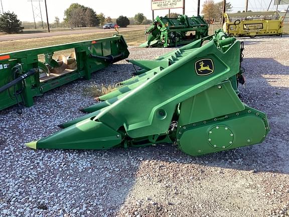 Image of John Deere C12F equipment image 3