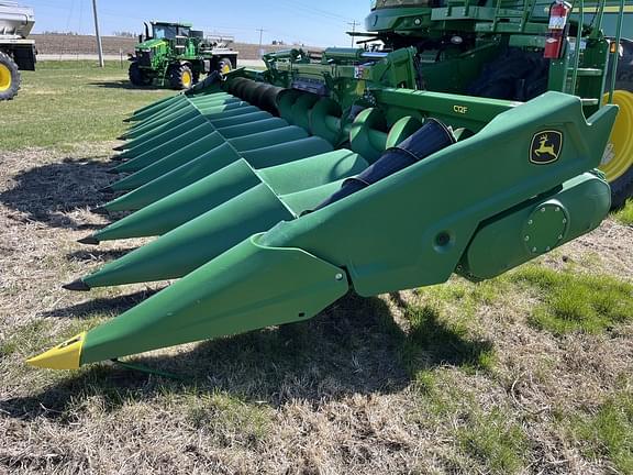 Image of John Deere C12F equipment image 4