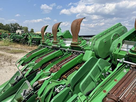 Image of John Deere C12F equipment image 2