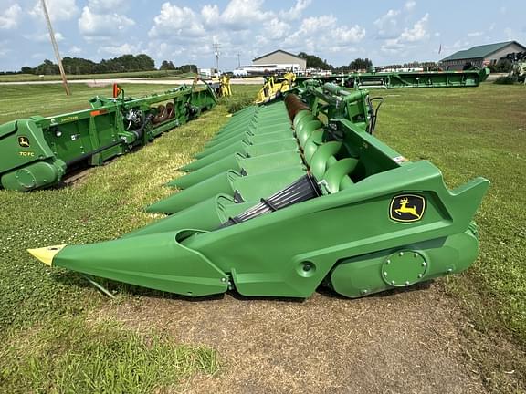 Image of John Deere C12F equipment image 3