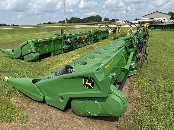 Image of John Deere C12F equipment image 4