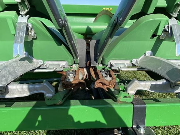 Image of John Deere C12F equipment image 3