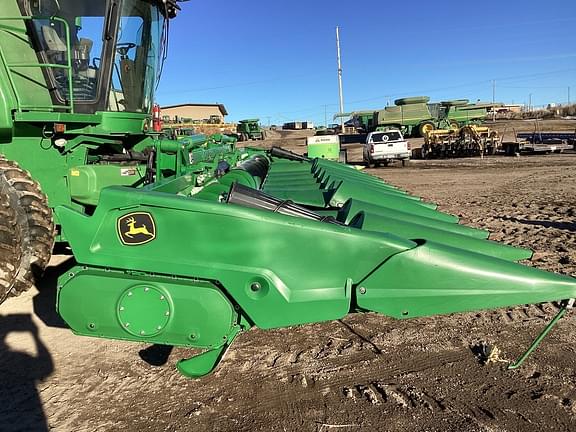 Image of John Deere C12F equipment image 2