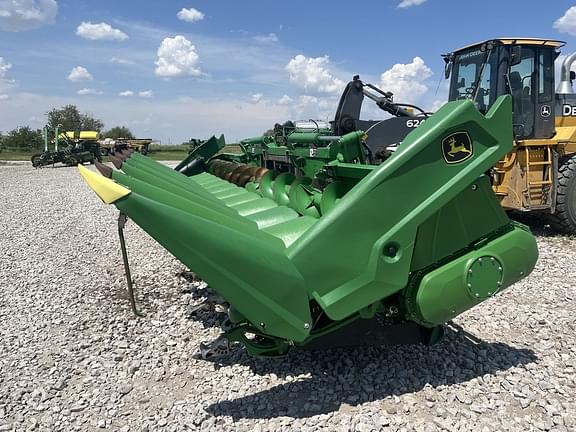 Image of John Deere C12F equipment image 3