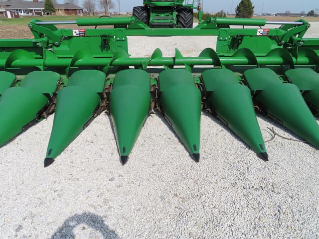 Image of John Deere C12F equipment image 3