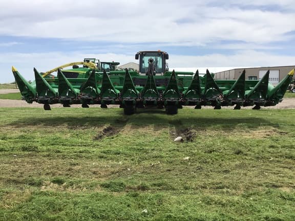 Image of John Deere C12F equipment image 3