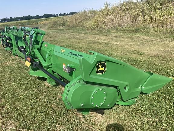 Image of John Deere C12F equipment image 4