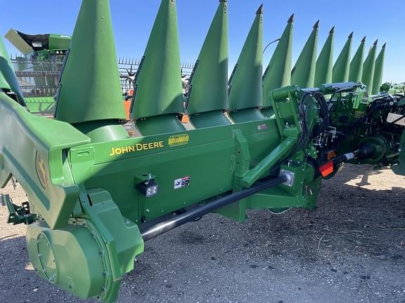 Image of John Deere C12F equipment image 4