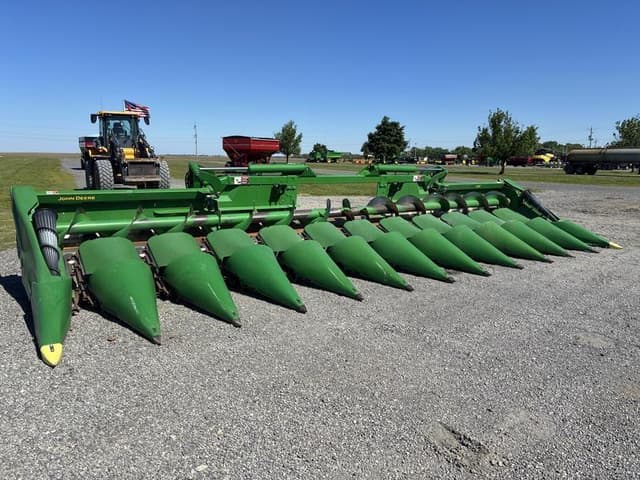 Image of John Deere C12F equipment image 3