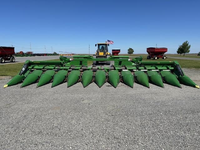 Image of John Deere C12F equipment image 2