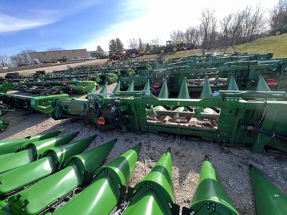 Image of John Deere C12F equipment image 2