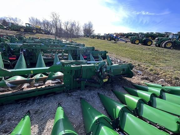 Image of John Deere C12F equipment image 2