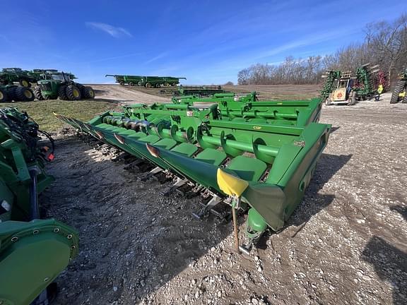 Image of John Deere C12F equipment image 3