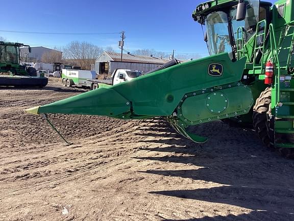 Image of John Deere C12F equipment image 4