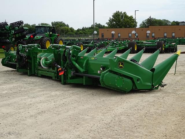 Image of John Deere C12F equipment image 3