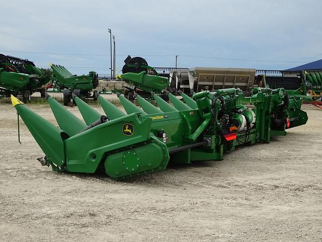 Image of John Deere C12F equipment image 4