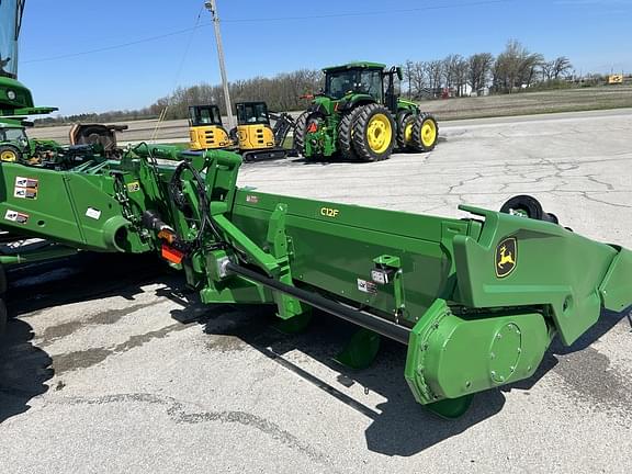 Image of John Deere C12F equipment image 3