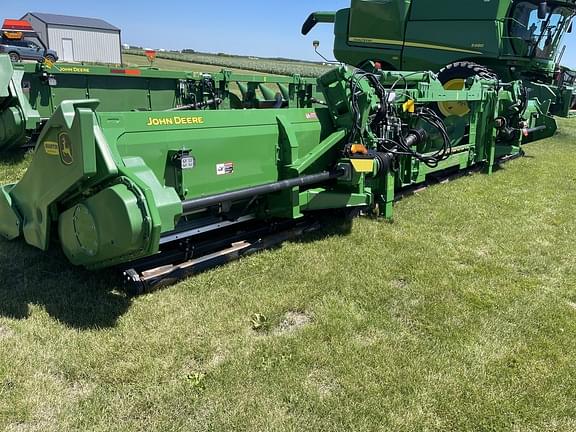 Image of John Deere C12F equipment image 4