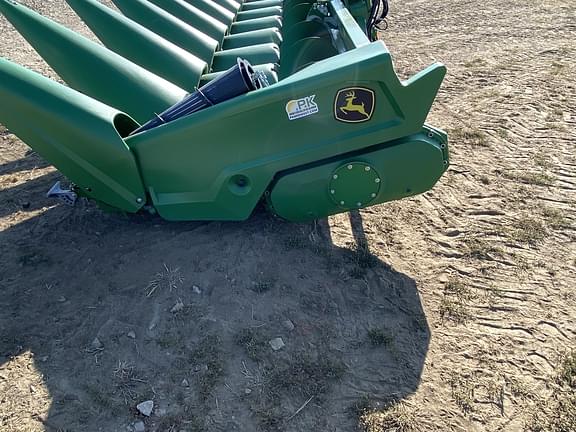 Image of John Deere C12F equipment image 2