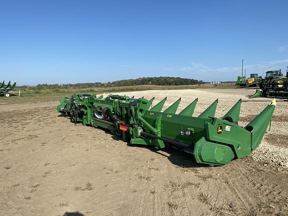 Image of John Deere C12F equipment image 3