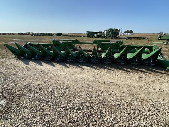 Image of John Deere C12F equipment image 4