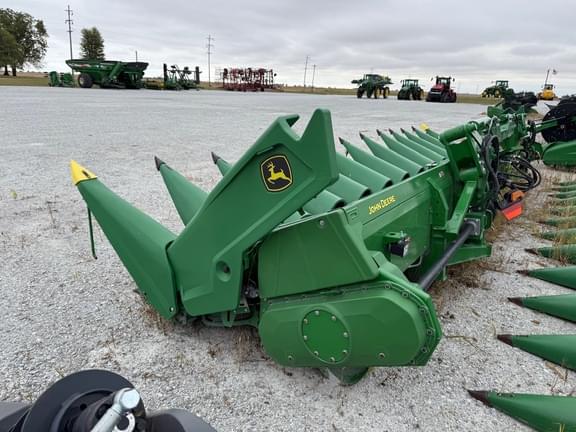 Image of John Deere C12F equipment image 1