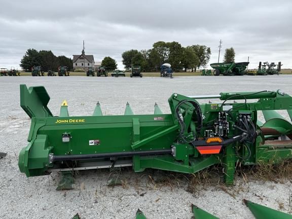 Image of John Deere C12F equipment image 2