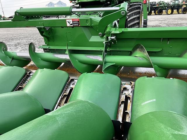 Image of John Deere C12F equipment image 3