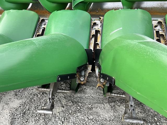 Image of John Deere C12F equipment image 4