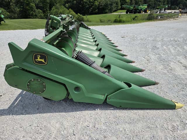 Image of John Deere C12F equipment image 3