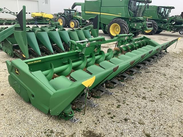 Image of John Deere C12F equipment image 4